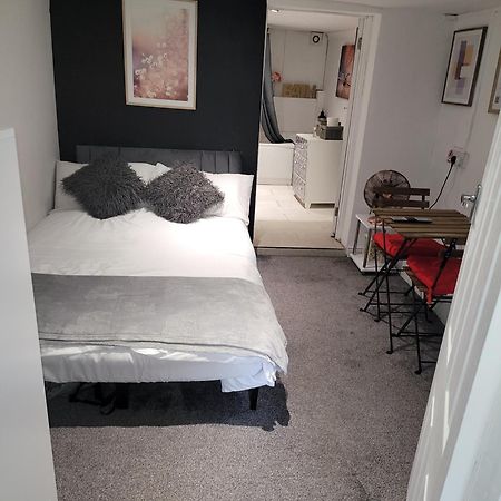 Hidden Treasure-Netflix And Wi-Fi-Basement Flat Daire Gillingham  Dış mekan fotoğraf