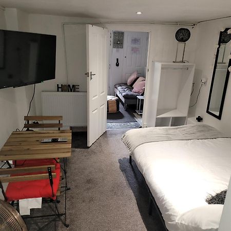 Hidden Treasure-Netflix And Wi-Fi-Basement Flat Daire Gillingham  Dış mekan fotoğraf