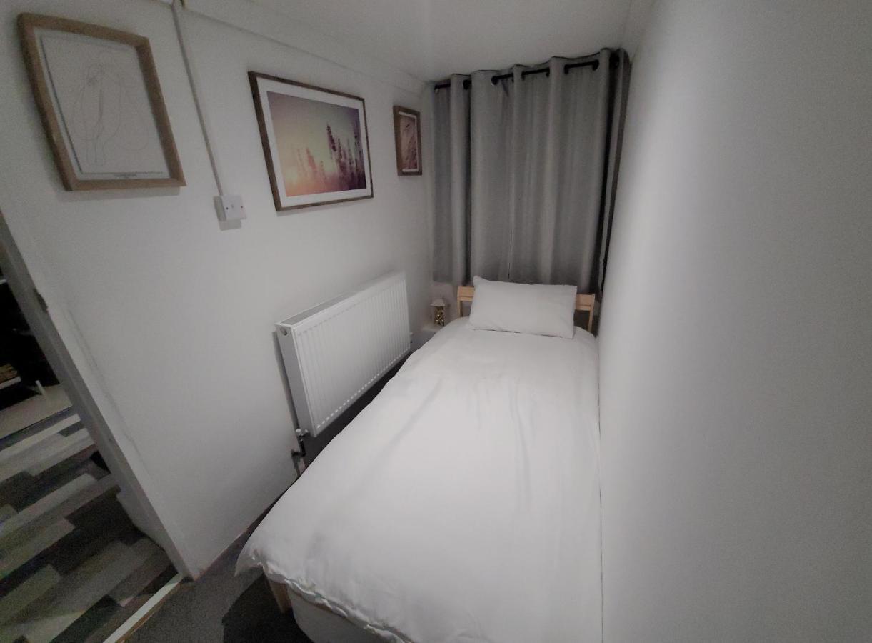 Hidden Treasure-Netflix And Wi-Fi-Basement Flat Daire Gillingham  Dış mekan fotoğraf