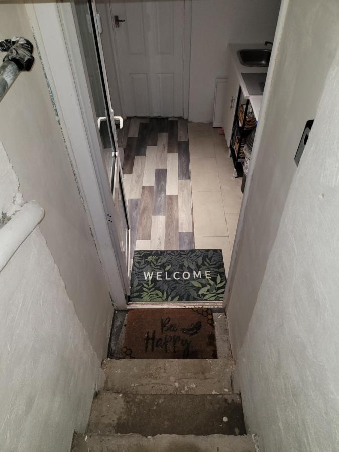 Hidden Treasure-Netflix And Wi-Fi-Basement Flat Daire Gillingham  Dış mekan fotoğraf