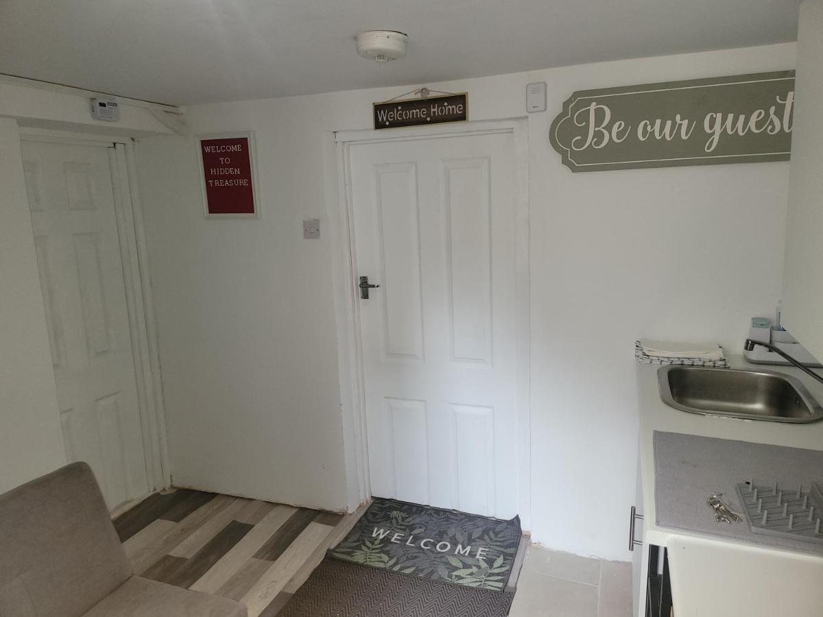 Hidden Treasure-Netflix And Wi-Fi-Basement Flat Daire Gillingham  Dış mekan fotoğraf