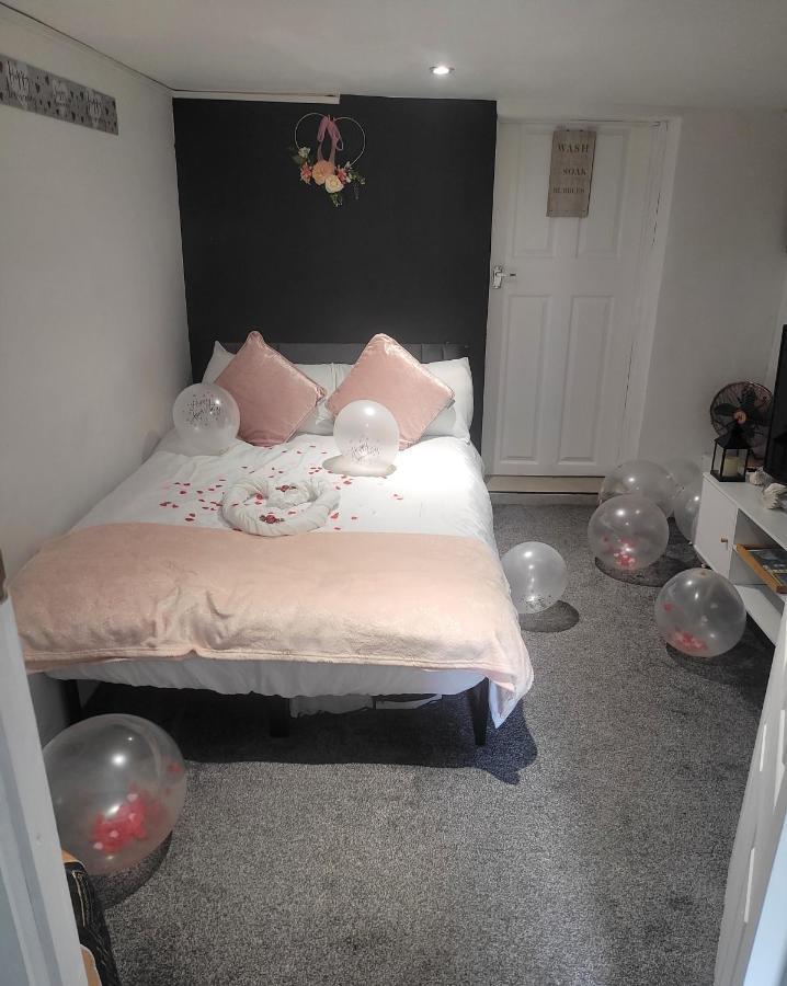 Hidden Treasure-Netflix And Wi-Fi-Basement Flat Daire Gillingham  Dış mekan fotoğraf